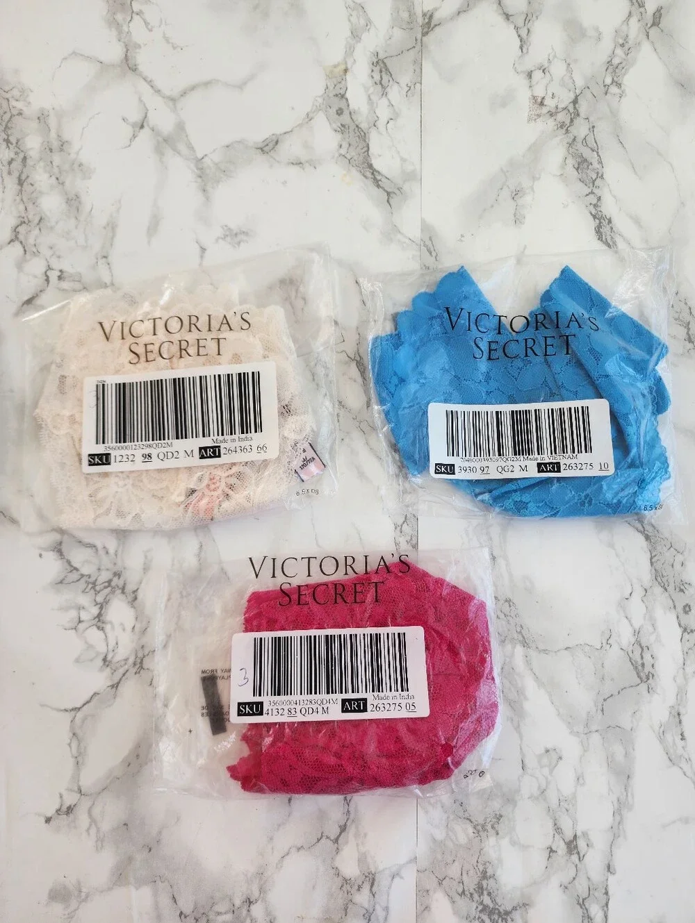 3 VICTORIA'S SECRET THE LACIE THONG PANTIES LOT OF 3 Pack SEXY ROMANTIC M